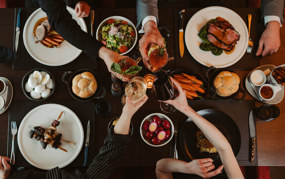 Im JW Steakhouse Berlin wird an Ostern angegrillt