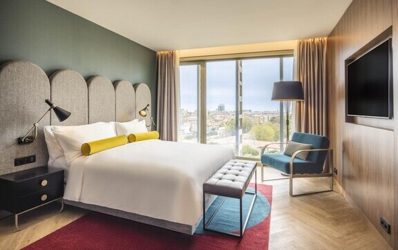 Renaissance Hotels feiert mit der Eröffnung des Renaissance Porto Lapa Hotels Debüt in Portugal
