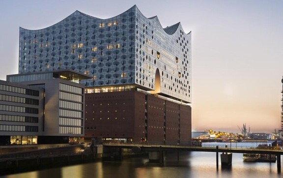 Im The Westin Hamburg trifft sich die Welt zur Moon Art Fair
