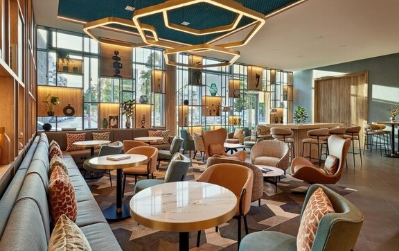 Erfrischender Wandel: Das Courtyard by Marriott Berlin Mitte schließt umfassende Renovierung ab