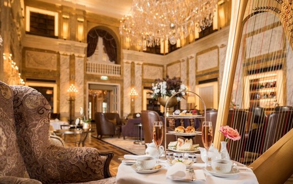 Afternoon Tea mit Harfenmusik im Hotel Imperial Wien