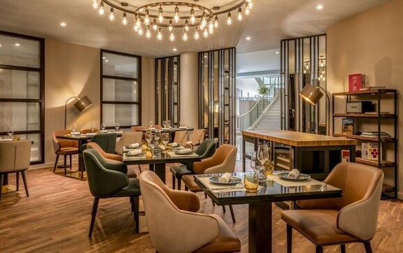 The Grapeful Vinothek im München Marriott Hotel in Schwabing