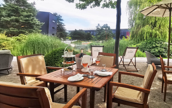 Die Lanson Champagner Terrasse im The Ritz-Carlton, Wolfsburg