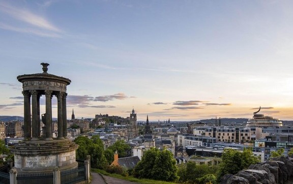 Auf den Spuren des heißesten neuen Reisetrends: Viermal Coolcation in den Hotels von Marriott Bonvoy