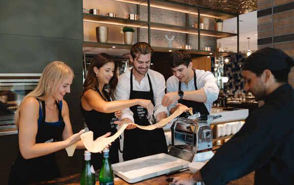 Italienische Kochkunst hautnah: Pasta-Kurse im „Assoluto Ristorante & Vineria“