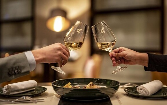 Wein, Genuss und Eleganz: Erlesenes Silvester-Dinner in der Vinothek The Grapeful