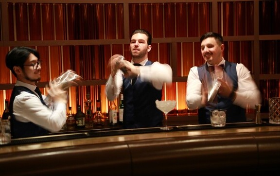 Forbes Travel Guide 2025:  Die beste Hotelbar Deutschlands ist die Newman´s Bar im The Ritz-Carlton, Wolfsburg 