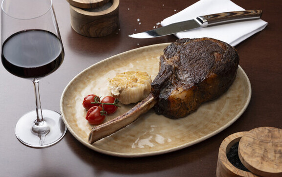 Tomahawk Night im JW Steakhouse: Ein Steak Ritual für den Berliner Donnerstagabend