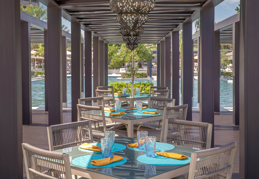 W Muscat - Wet Deck