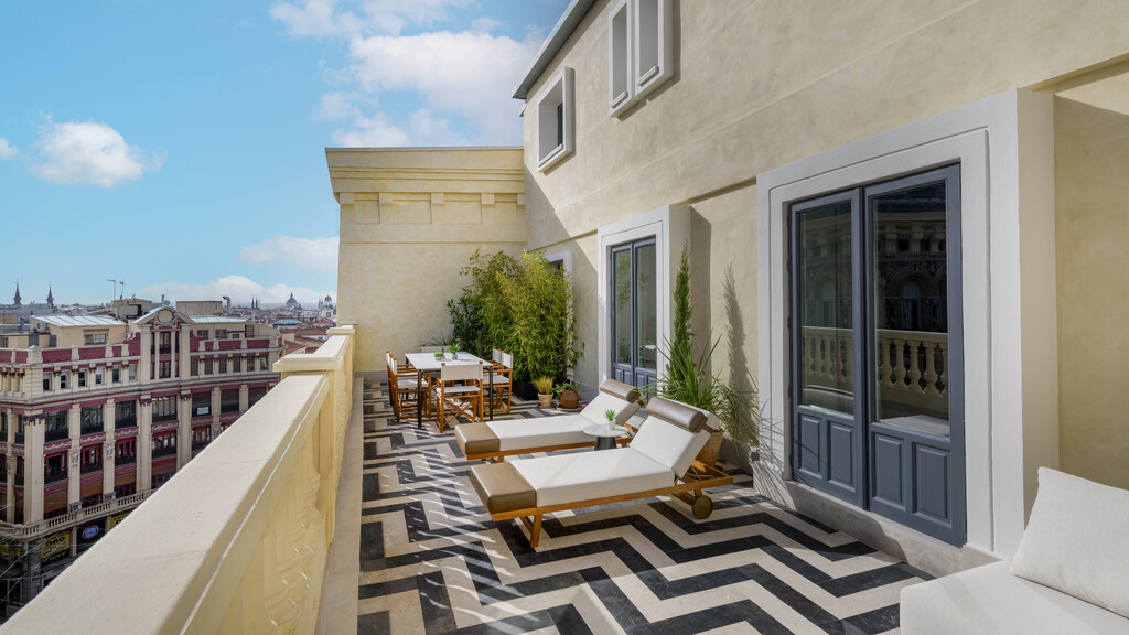 JW Madrid - Guestroom Terrace