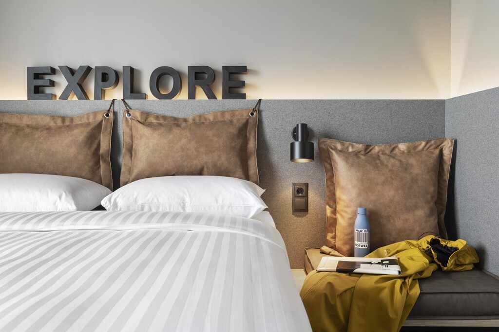 Moxy Tromso - Guestroom Design 03