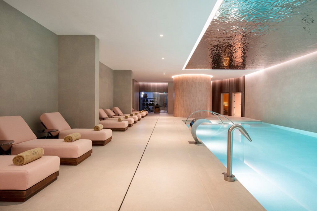 Renaissance Porto Lapa - Inside Pool