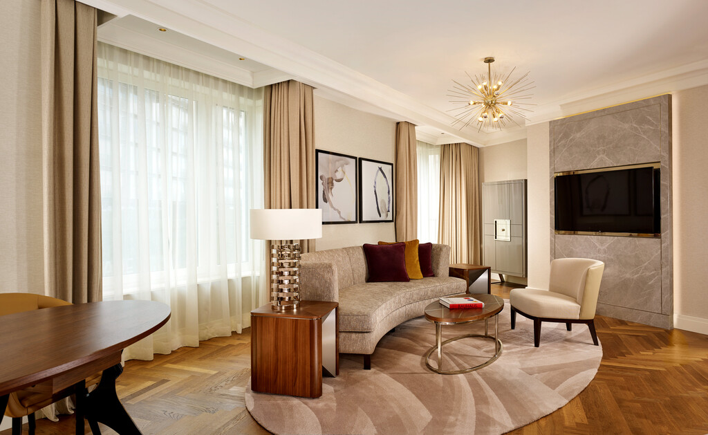 The Ritz-Carlton, Berlin, Corner Deluxe Suite