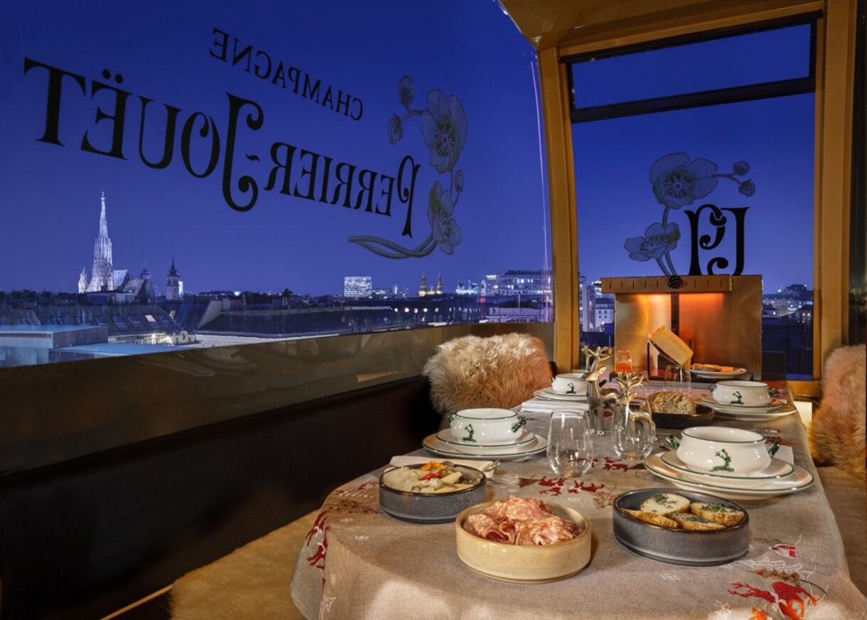 Atmosphere Rooftop Bar Perrier-Jouët Winter Terrace Food (c) Marriott International