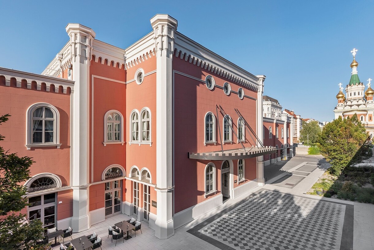 Imperial Riding School Exterior 01 © Imperial Riding School
