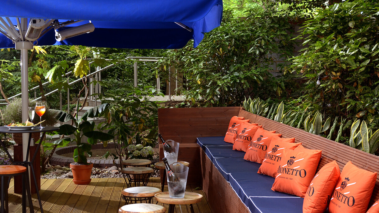 London Marriott Hotel, Regents Park - Aperitivo Terrace with Mionetto 03