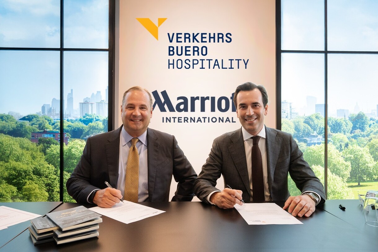 Marriott International President & CEO Anthony Capuano and CEO of VERKEHRSBUERO Martin Winkler (Copyright