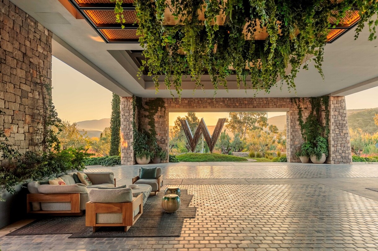 W Costa Navarino - Entrance 