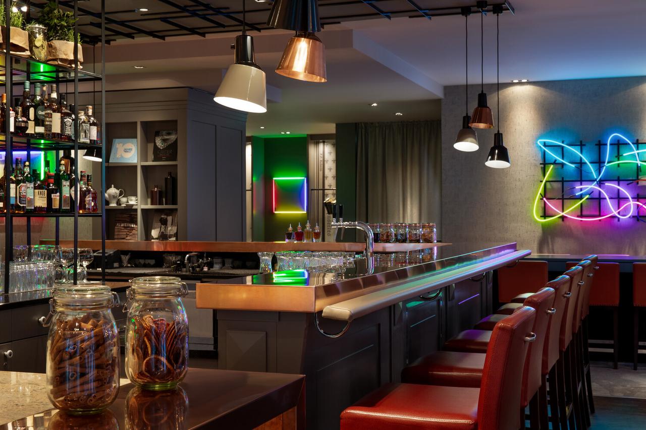 Bricks Bar (c) Marriott International