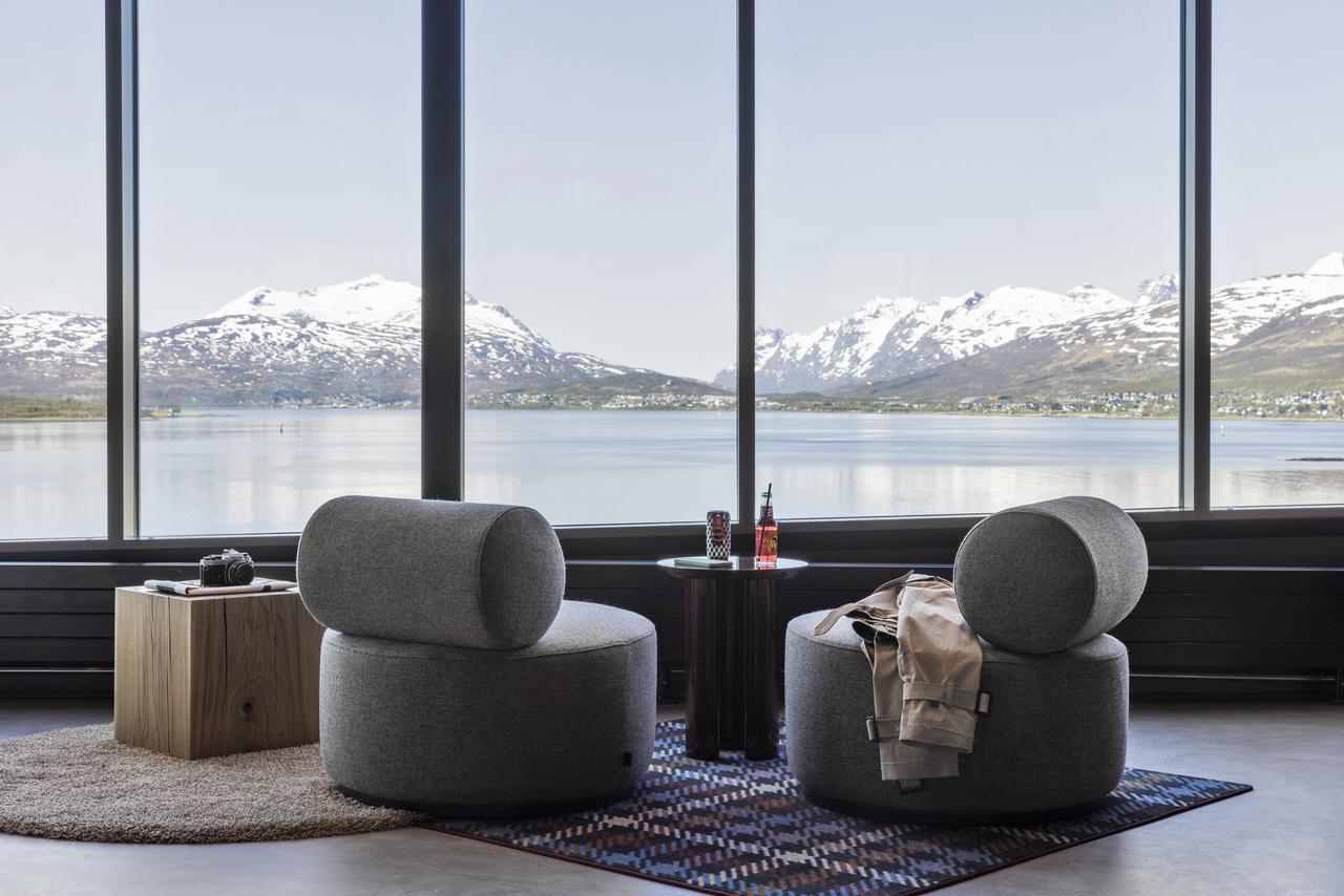 Moxy Tromso - Sofa at public space