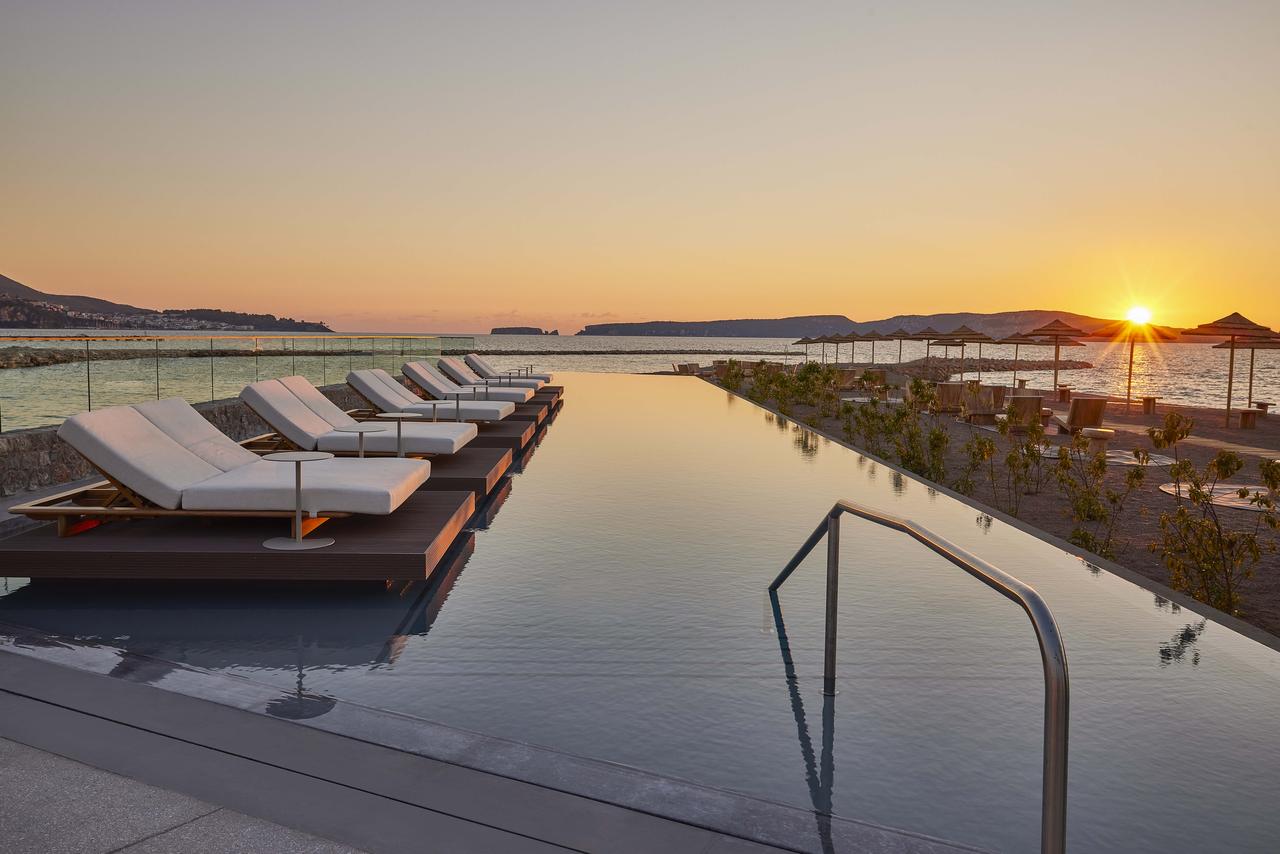 W Costa Navarino - Outside pool view