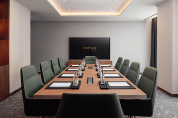 courtyard-by-marriott-yerevan-meeting-boardroom