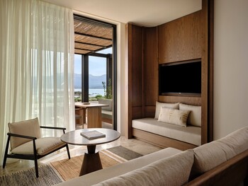 Exterior Suite Living Room