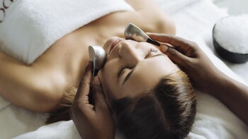 Cryo Globes facial 