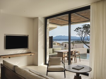JW Marriott Crete Junior Suite (c) Marriott International