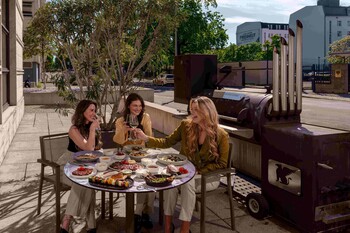 JW Steakhouse Berlin Saturday BBQ Social © Matt Khodaveisi
