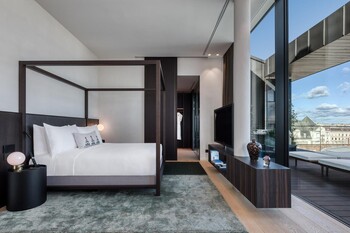 Dorothea Hotel, Budapest, Autograph Collection - Presidential Suite Bedroom