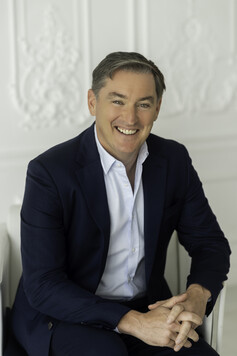 Richard Collins - head and Shoulders image