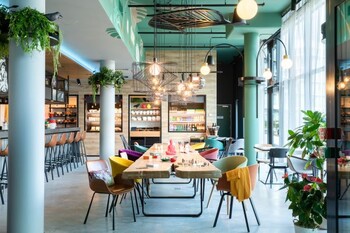 Moxy Paris Val d’Europe - Communal Table