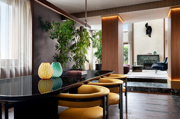 Presidential Suite Dinning Table 02