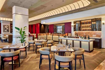 Midtown Grill (c) Marriott International