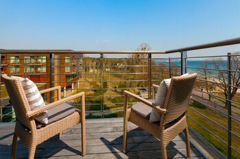 sopot-marriott-resort-and-spa-guestroom-balcony