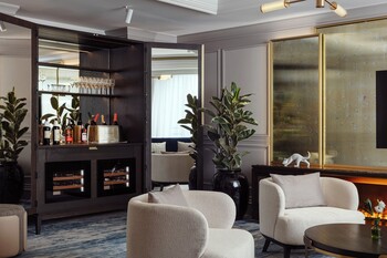 The Ritz-Carlton, Berlin Club Lounge 7