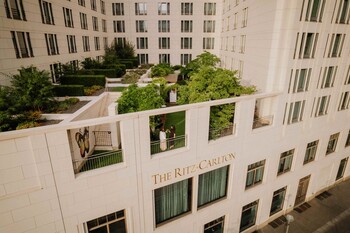 The Ritz-Carlton, Berlin Secret Champagne Garden Foto Jackz Productions 6