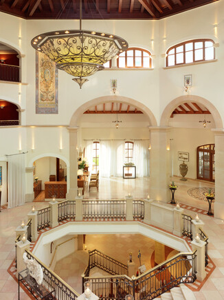 St. Regis mardavall mallorca resort abre las puertas de su nuevo restaurante terra, con interiorismo de lázaro rosa-violán