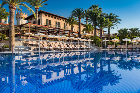 El Castillo Hotel Son Vida, A Luxury Collection Hotel, Inaugura Una Exposición Fotográfica Sobre La Obra Del Artista Mallorquín Guillem Bestard