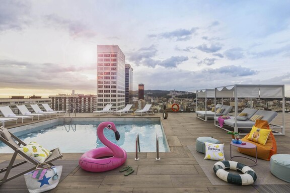 Hola ! Moxy Hotels fait ses débuts en Espagne avec l'ouverture de Moxy Barcelona 